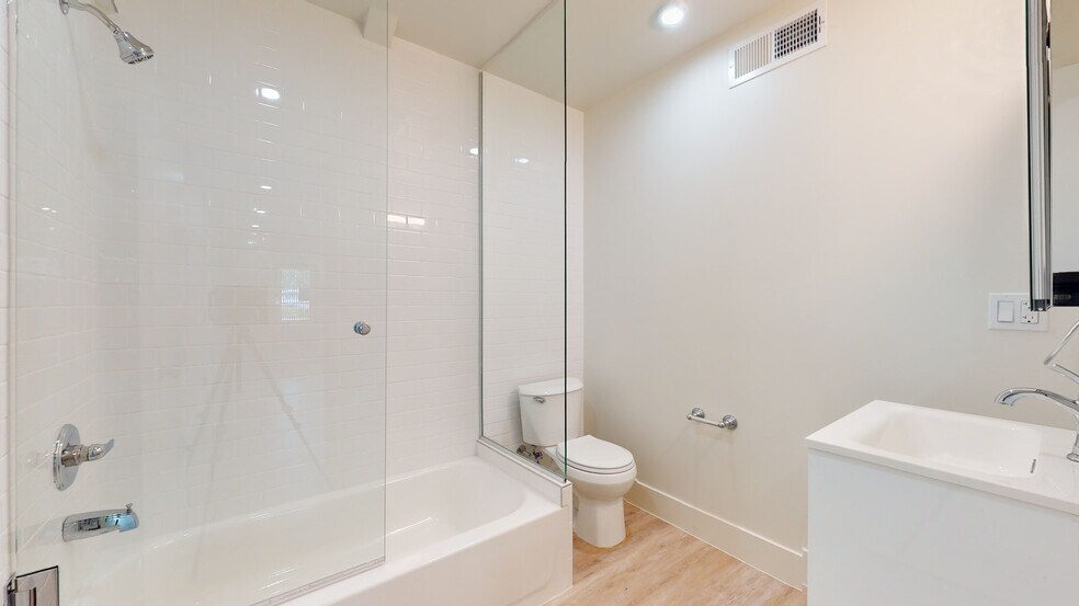 Building Photo - 2539 Lombard St