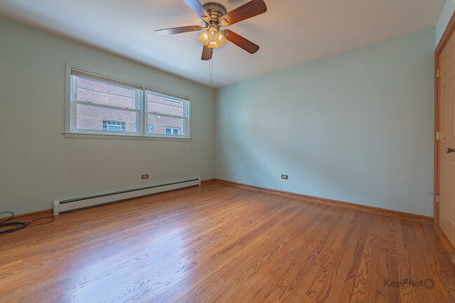Building Photo - 8465 W Berwyn Ave