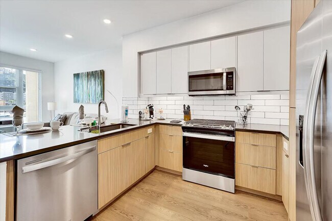 Building Photo - 593 Camino De La Reina