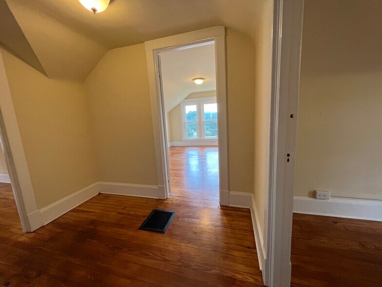 Building Photo - 534 Monkton Rd