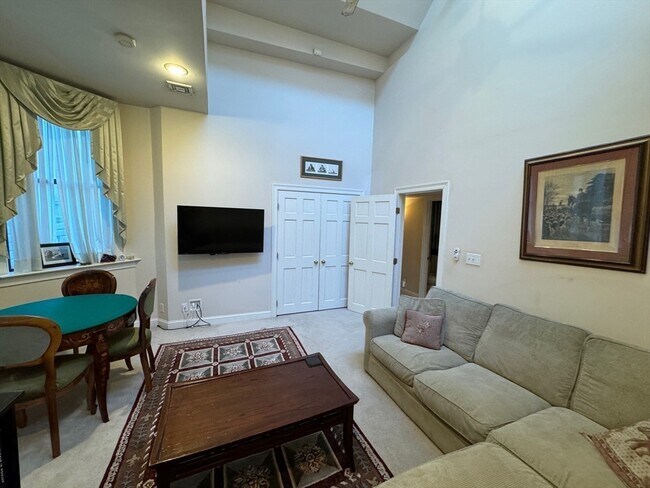 Building Photo - 132 Boylston St