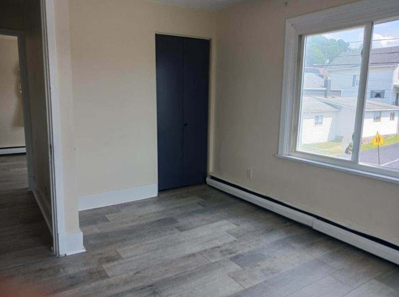 Building Photo - 935 Drey St