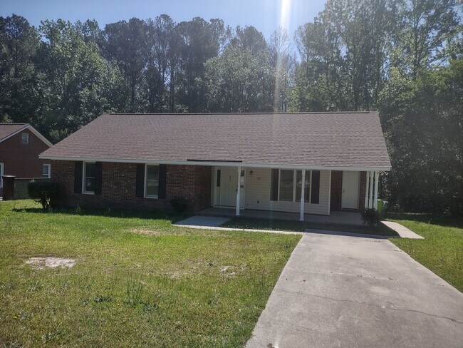 Building Photo - Wonderful Three Bedroom Home in Northeast Columbia!