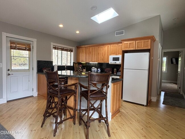 Building Photo - 1577 Tierra Rejada Rd