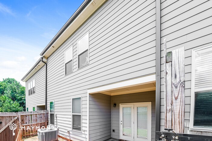 Building Photo - 1012 Pearce Way