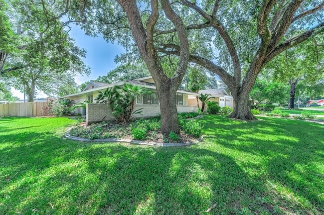 Building Photo - 1616 Redway Ln