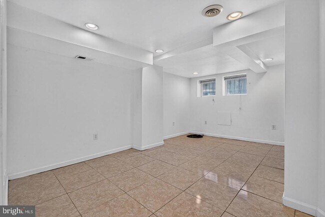 Building Photo - 1719 Ruxton Ave