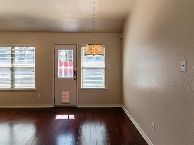 Building Photo - 472 Northbrook Ave
