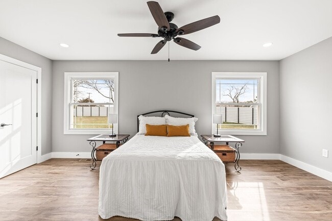 Building Photo - 102 Dogwood Ln