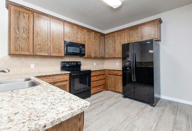 Building Photo - 2551 Leroy Ln