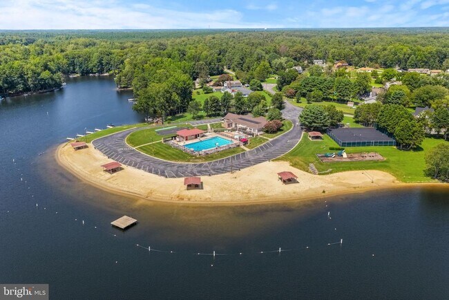 Building Photo - 686 Lake Caroline Dr
