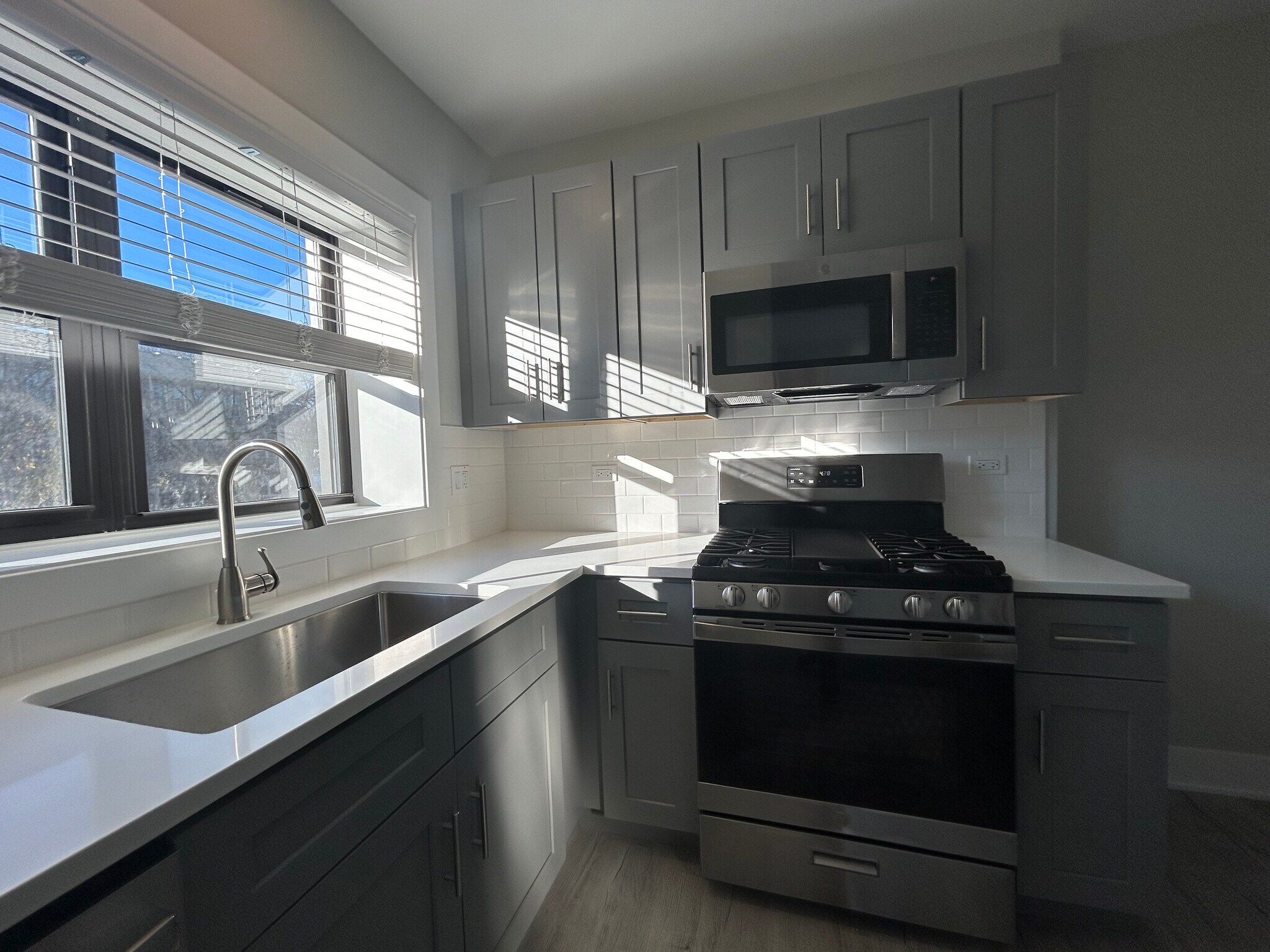 Building Photo - 1131 Oak Ave