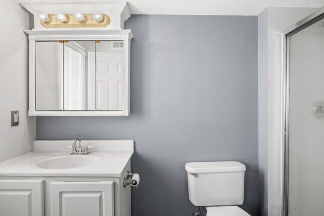 Building Photo - 1995 Tall Oaks Dr