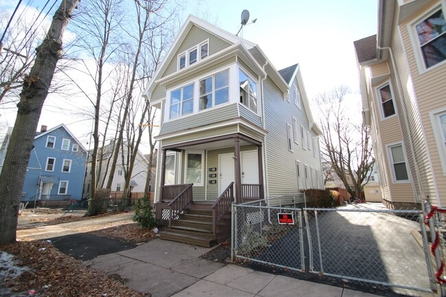 Building Photo - 168 Chatham St