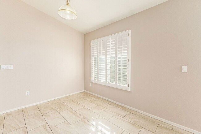 Building Photo - 9438 W Monroe St