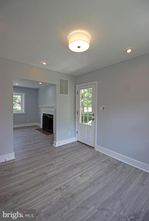 Building Photo - 6811 Glenmont St