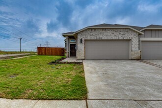 Building Photo - 752 Wheatfield Dr