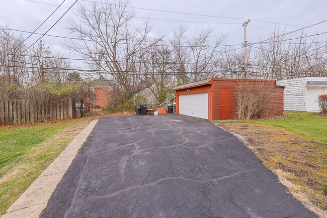 Building Photo - 3372 Sutton Rd