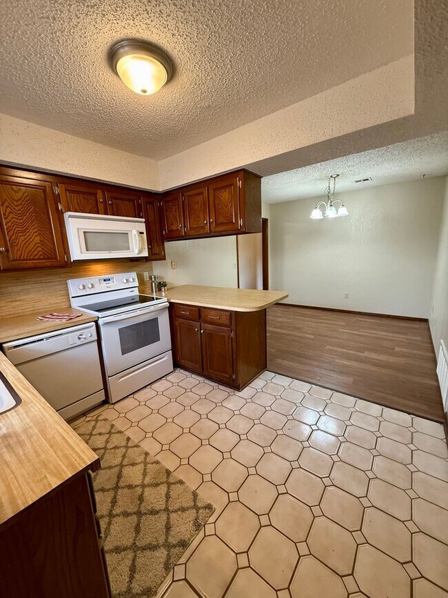 Building Photo - 1368 Cedarbrook Ln
