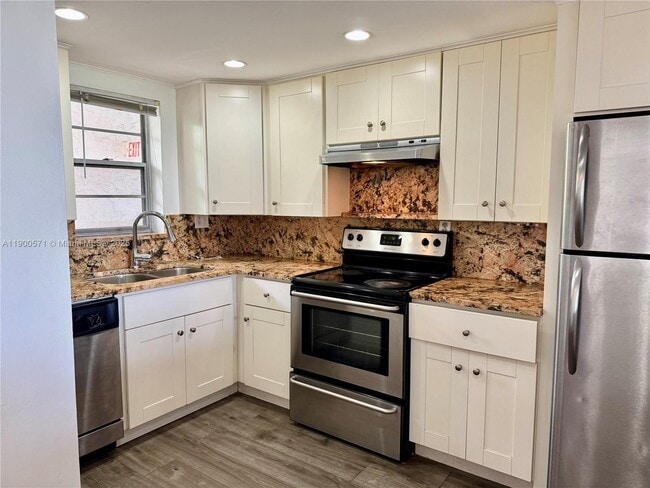 Building Photo - 3100 W Rolling Hills Cir