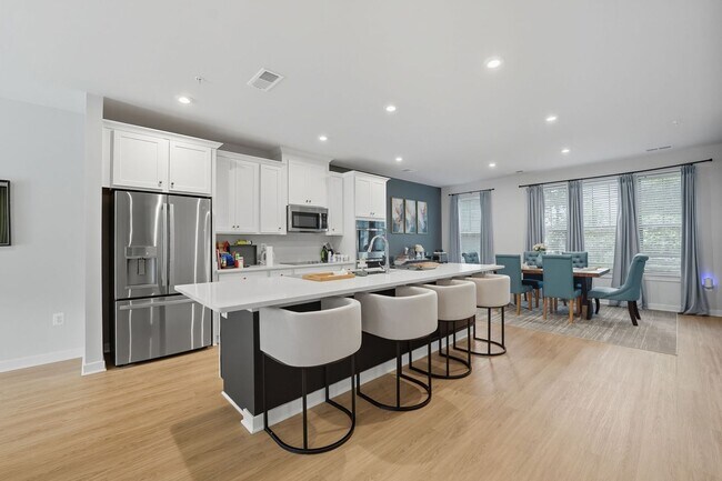 Building Photo - 709 Thomas Ln