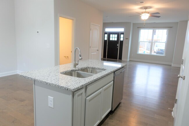 Building Photo - 124 Creekland Wy