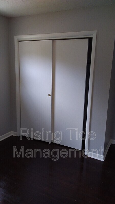 Building Photo - 948 Longview Cir