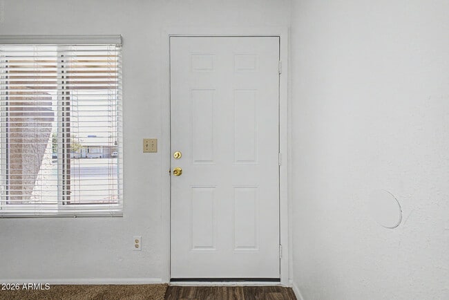 Building Photo - 932 W Libra Dr