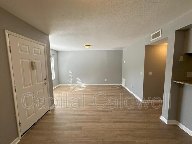 Building Photo - 5440 S MacDill Ave
