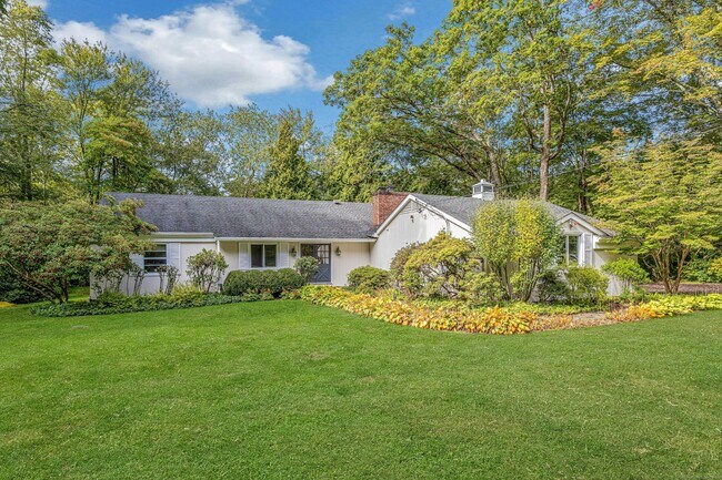 Building Photo - 261 Linden Tree Rd