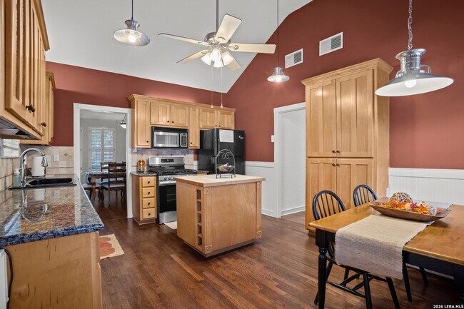 Building Photo - 144 Greenlawn Dr