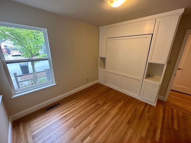 Building Photo - Stunning 4 Bedroom, 3 Bath Single Family Home with Spacious Yard - Available July 15th!