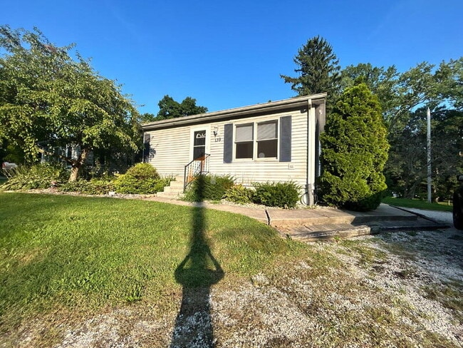 Building Photo - 139 Kabelin Ave