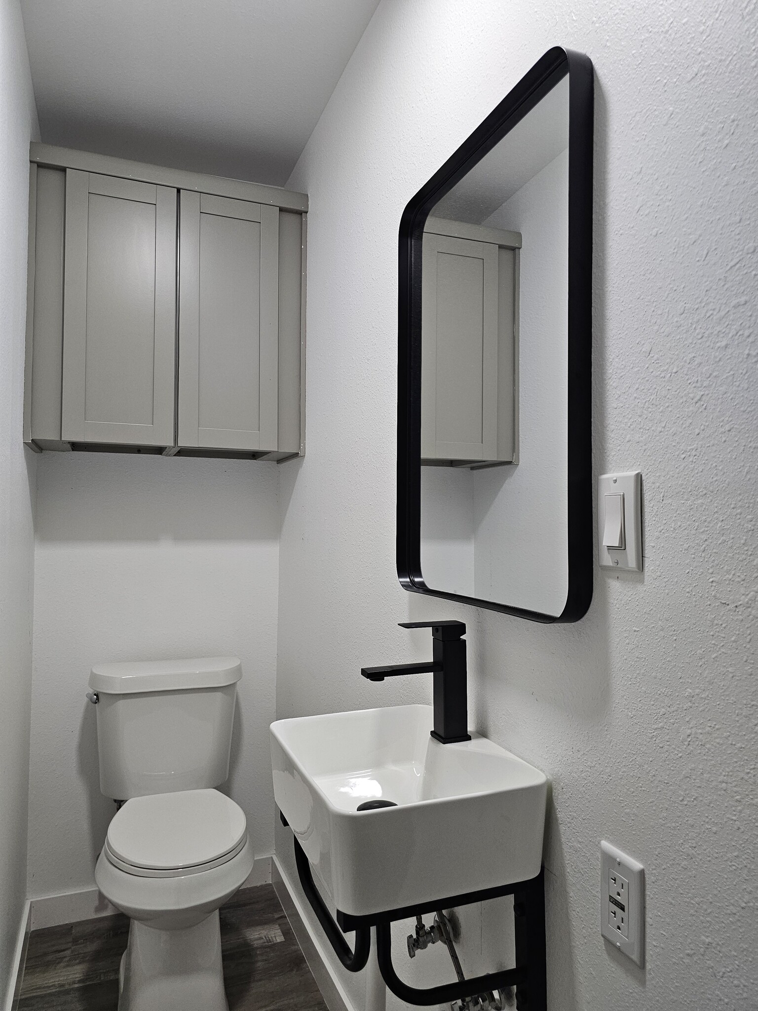 Small Full Bath - 1600 Orange Ave