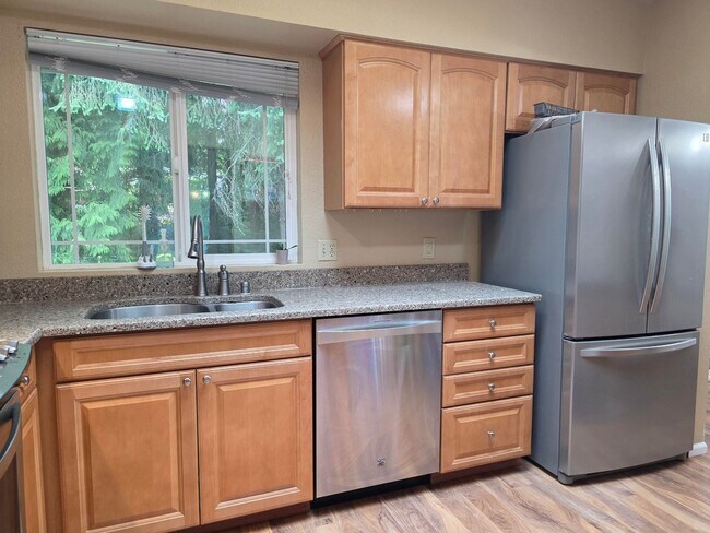 Building Photo - 4 Bedroom Home In Convenient Poulsbo Locat...