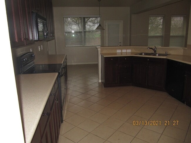 Building Photo - 2816 Quietwater Dr