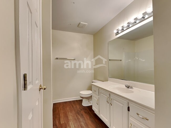 Building Photo - 5626 Fallsbrook Knoll