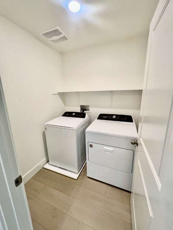 Building Photo - 3215 Center Dr