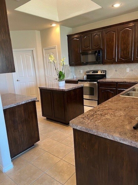 Building Photo - 7823 Black Willow Ln