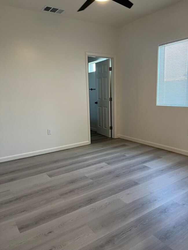 Building Photo - Newly Remodeled Home! MUST SEE!