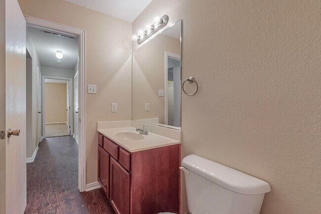 Building Photo - Charming 3-Bedroom Home on Treed Cul-de-Sa...