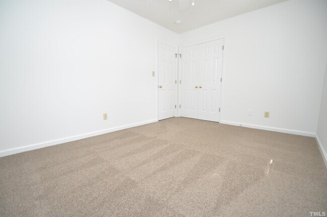 Building Photo - 124 Trafalgar Ln