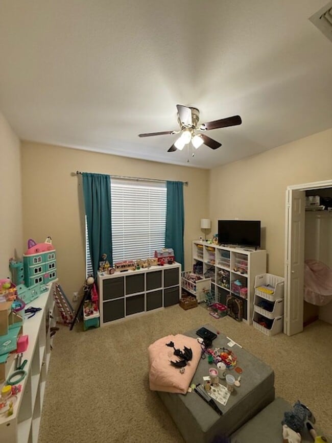 Building Photo - In The Haven - 3BD/2BA