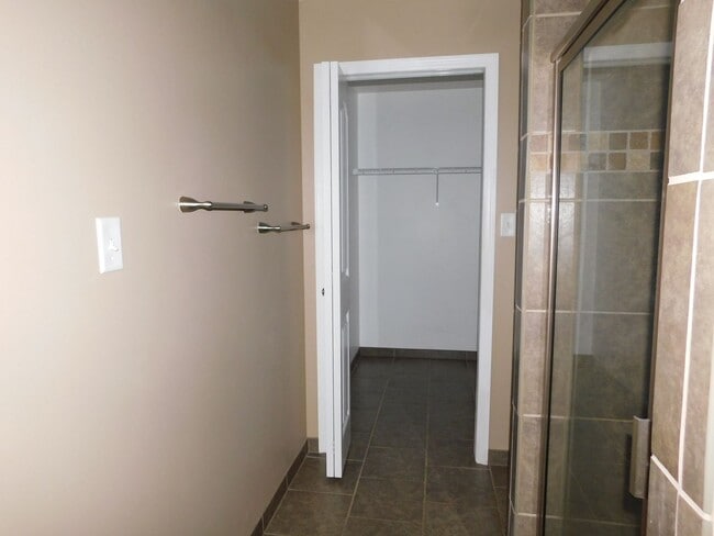 Building Photo - 3 bedroom in Crestwood S/D