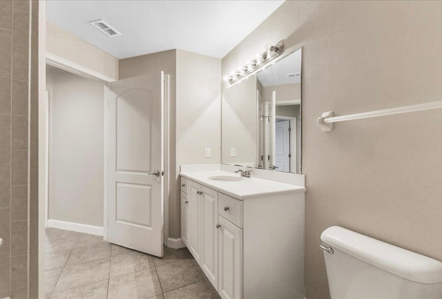 Building Photo - 424 Luna Bella Ln