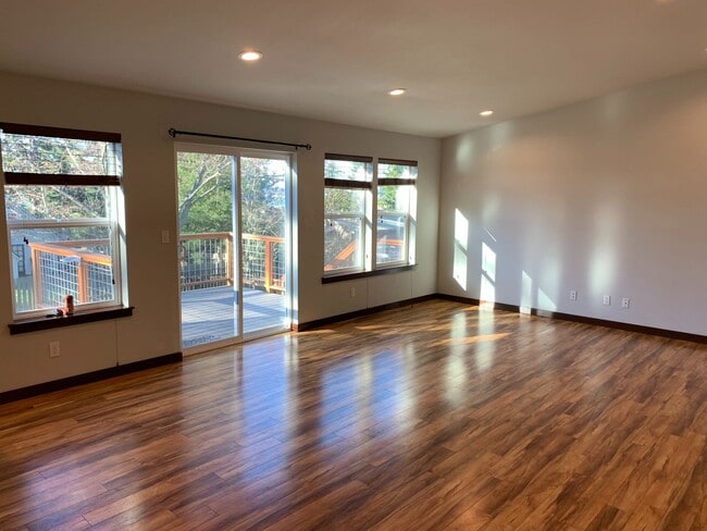 Building Photo - Lovely 3 bedroom Home in Admirals Cove Community. Rare 6 Month Lease Available!