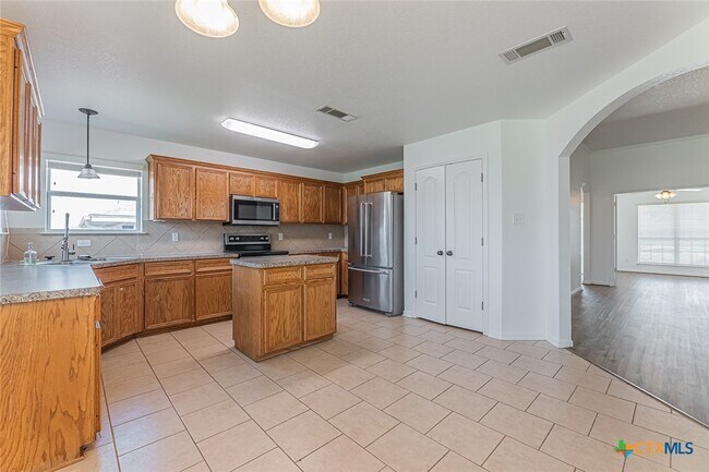 Building Photo - 3603 Salt Fork Dr