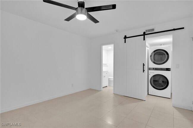 Building Photo - 4601 Bayshore Dr