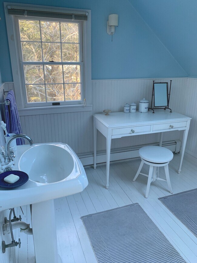 Building Photo - 166 Hog Creek Rd