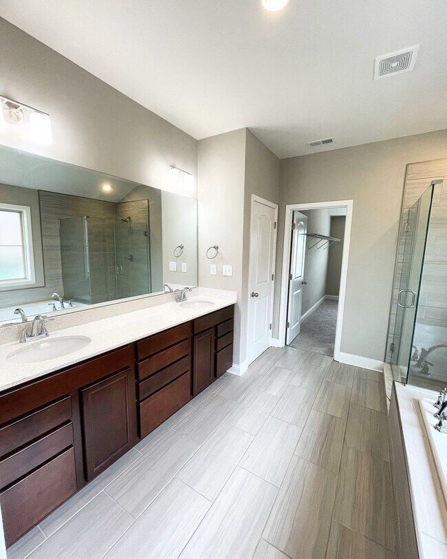 Building Photo - Gorgeous Newer Construction Home!